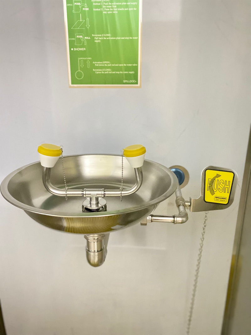SPILLDOC ENCLOSED BOOTH SAFETY SHOWER & EYEWASH STATION SDEBR1SE304