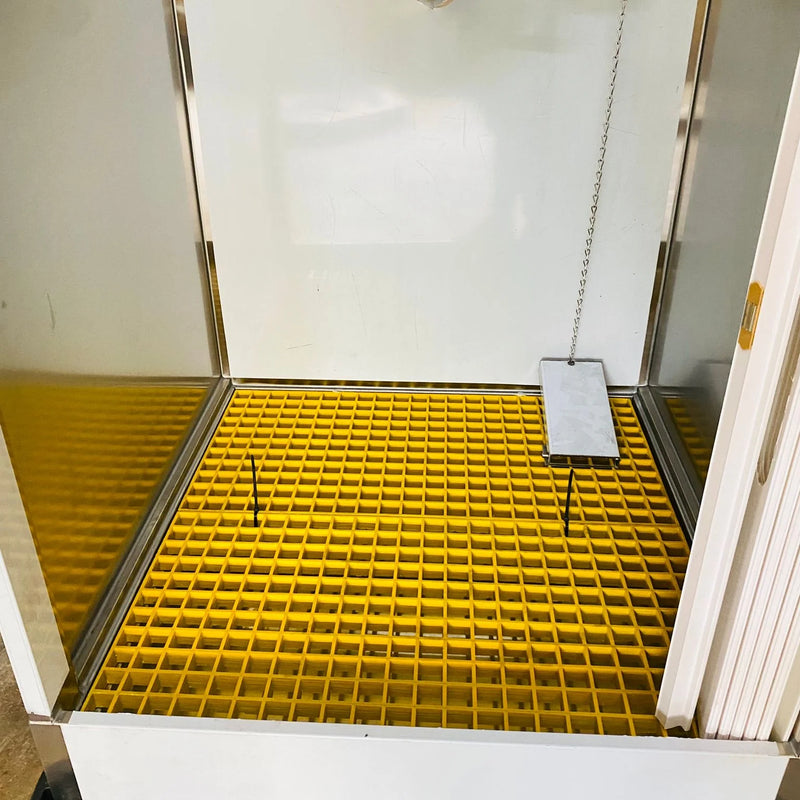 Spilldoc Enclosed Booth Safety Shower & Eyewash Station SDEBR2SE304