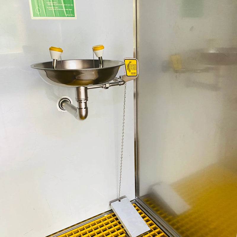 Spilldoc Enclosed Booth Safety Shower & Eyewash Station SDEBR2SE304