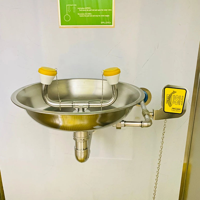 Spilldoc Enclosed Booth Safety Shower & Eyewash Station SDEBR2SE304