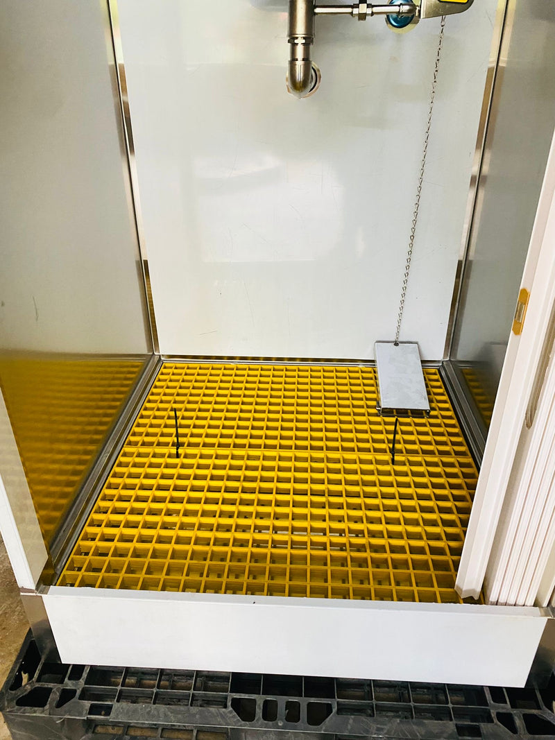 SPILLDOC ENCLOSED BOOTH SAFETY SHOWER & EYEWASH STATION SDEBR1SE304